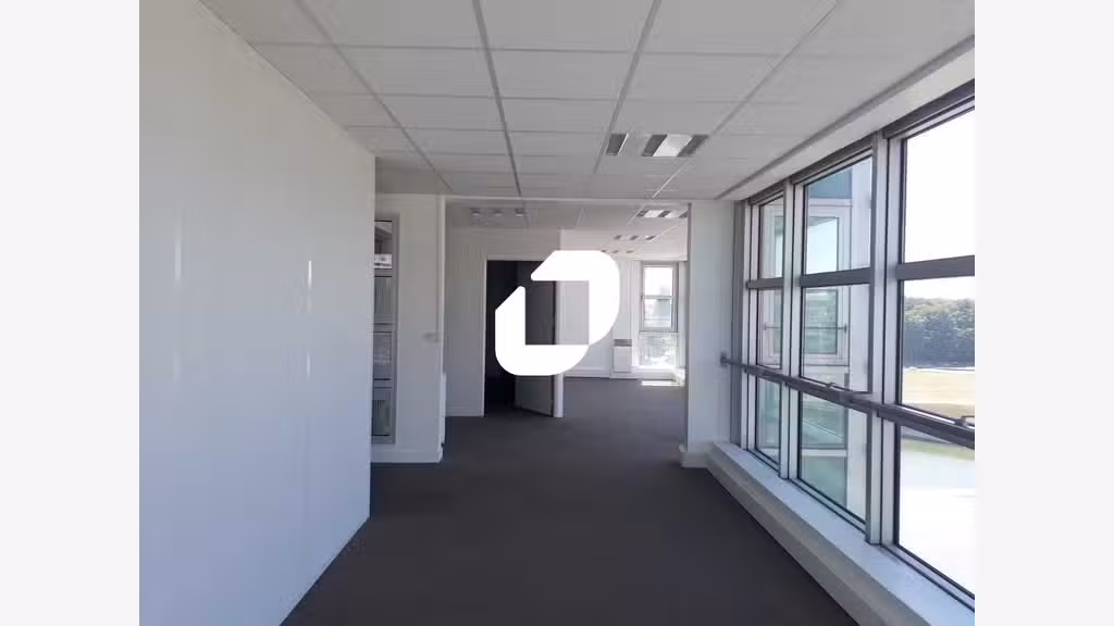 A louer Bureaux 370m² Guyancourt