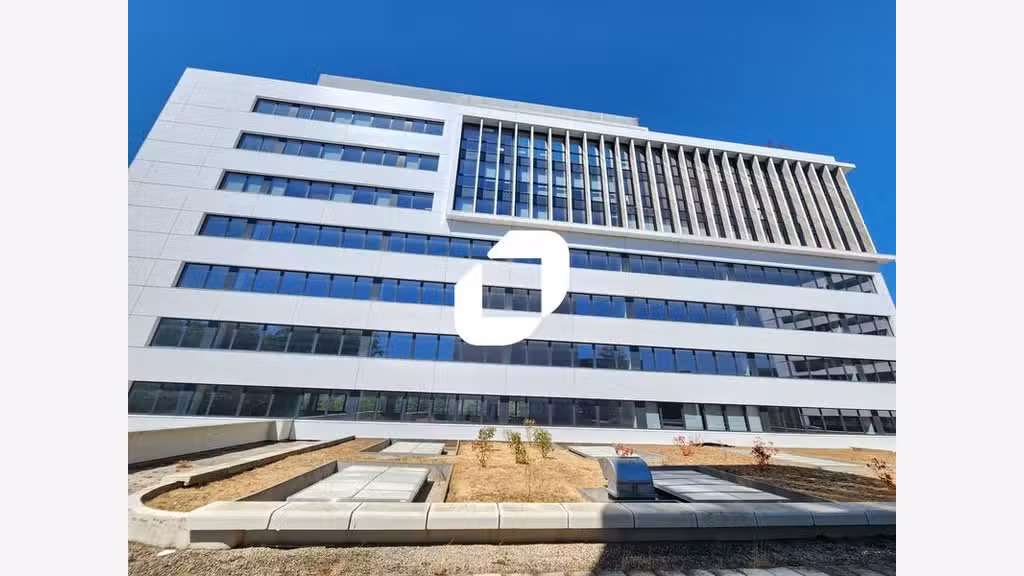 A louer Bureaux 3331m² Guyancourt