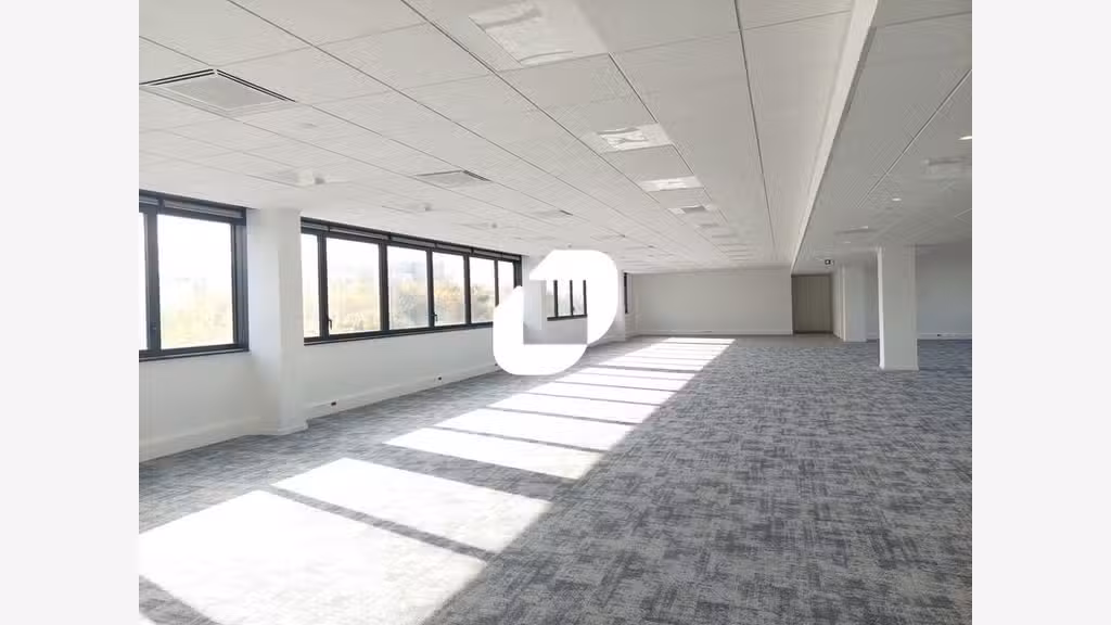 A louer Bureaux 3331m² Guyancourt