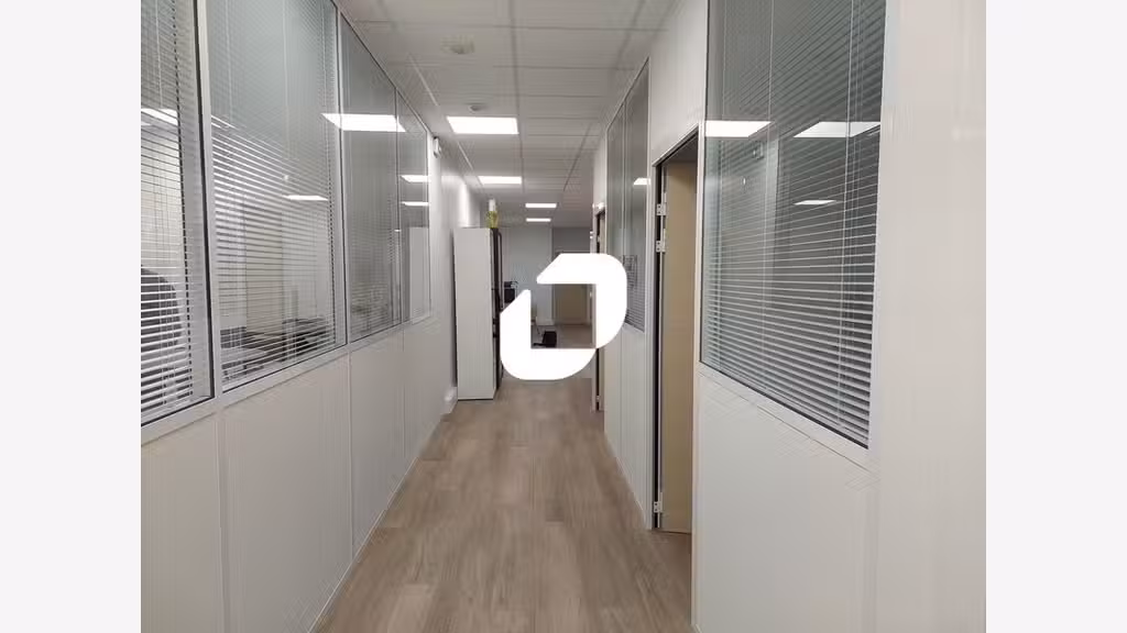 A louer Bureaux 211m² Guyancourt