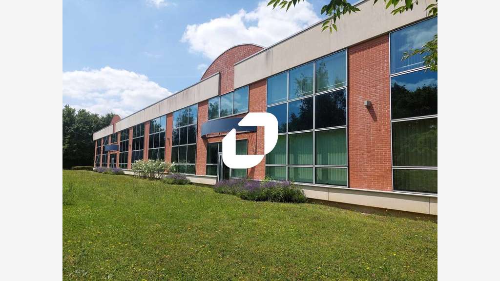 A louer Bureaux 752m² Guyancourt