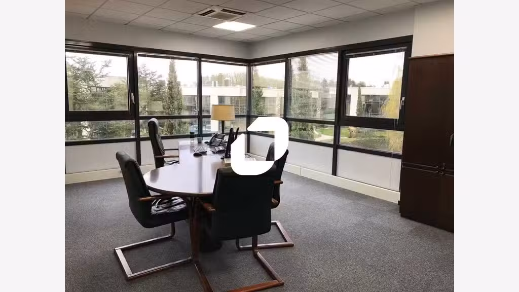 A louer Bureaux 1034m² Guyancourt