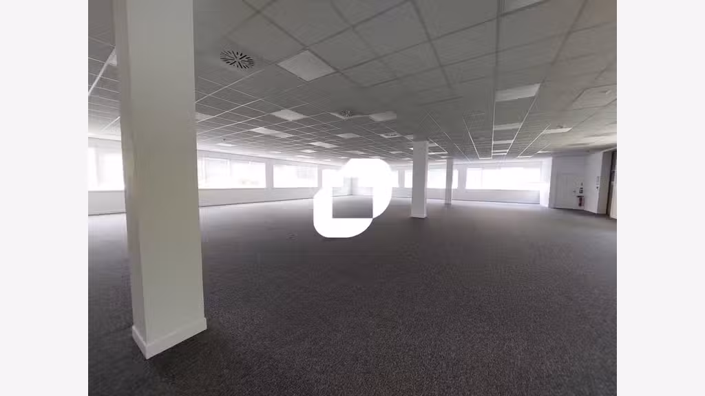 A louer Bureaux 2026m² Guyancourt