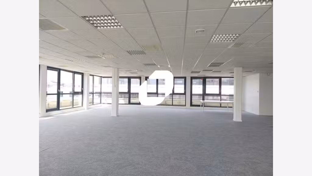 A louer Bureaux 1836m² Guyancourt