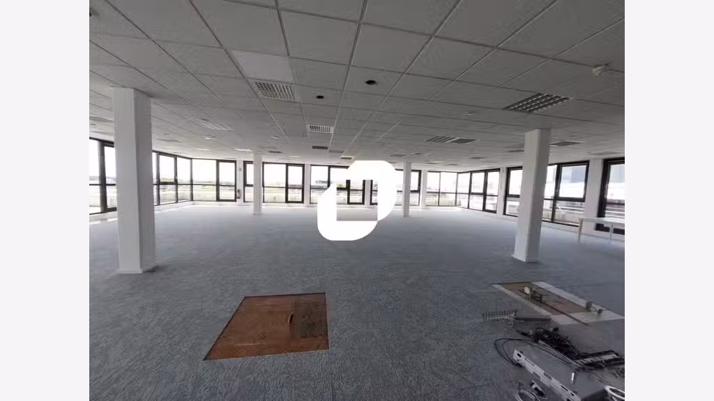 A louer Bureaux 1836m² Guyancourt