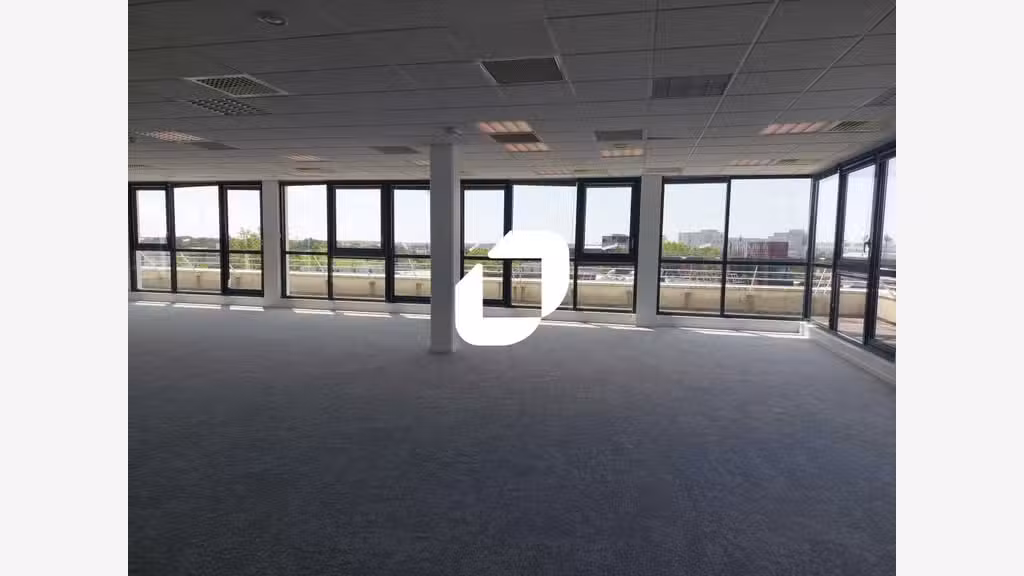 A louer Bureaux 1836m² Guyancourt