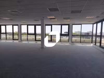 A louer Bureaux 1836m² Guyancourt