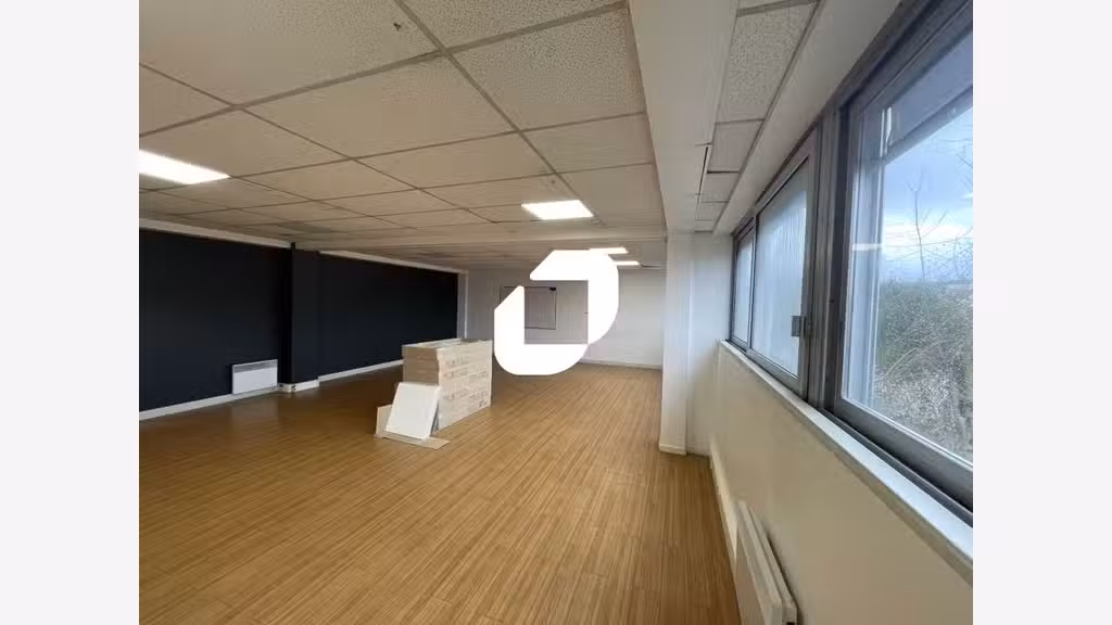 A louer Bureaux 124m² Igny