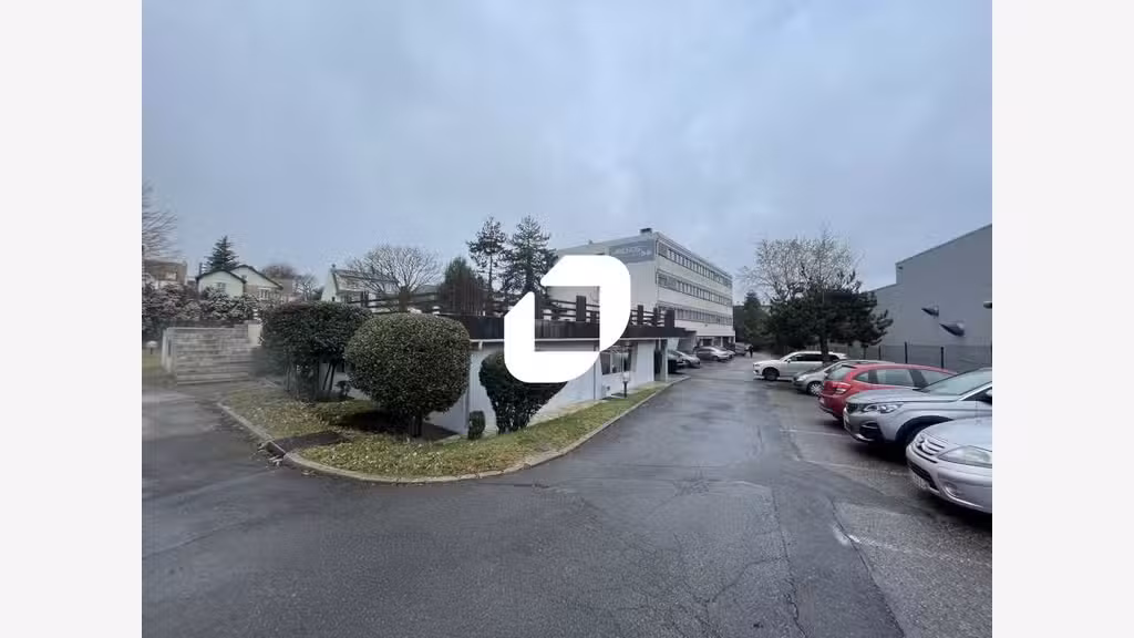 A louer Bureaux 124m² Igny