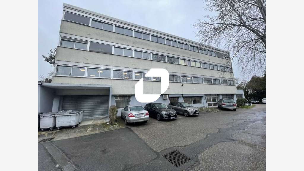 A louer Bureaux 1345m² Igny