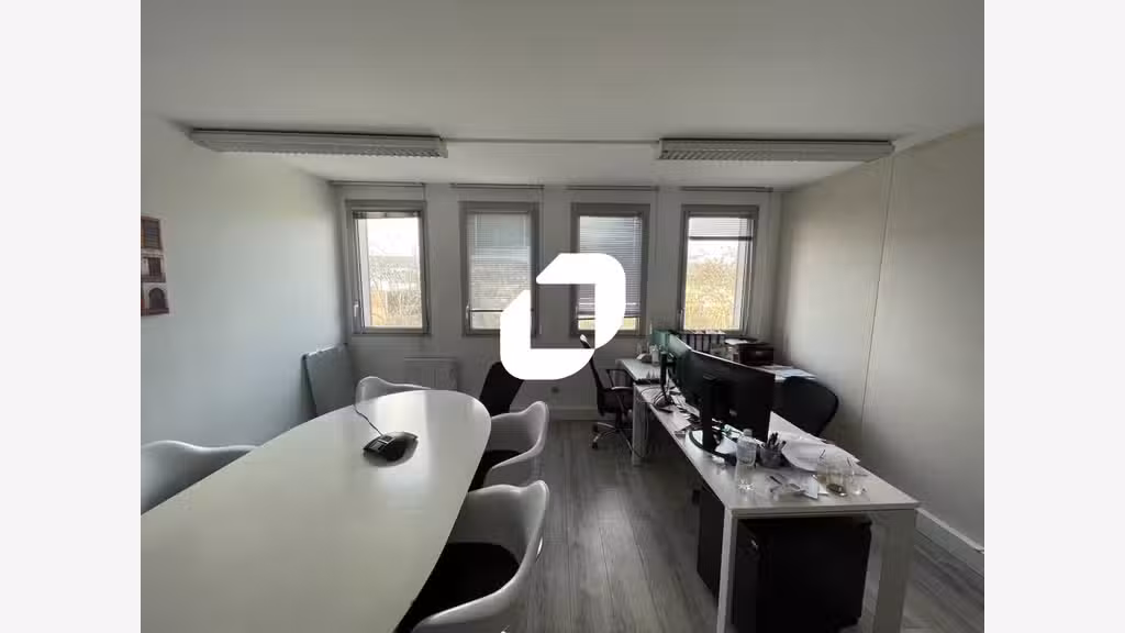A louer Bureaux 216m² Igny