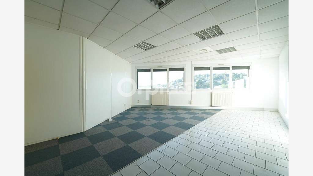 BUREAUX A LOUER - 195 m² - IRIGNY