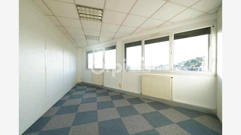 BUREAUX A LOUER - 195 m² - IRIGNY