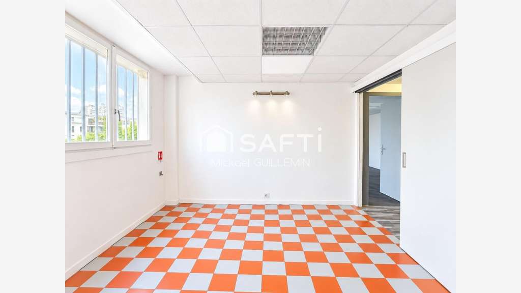 Loue local professionnel de 201m² Ivry-sur-Seine
