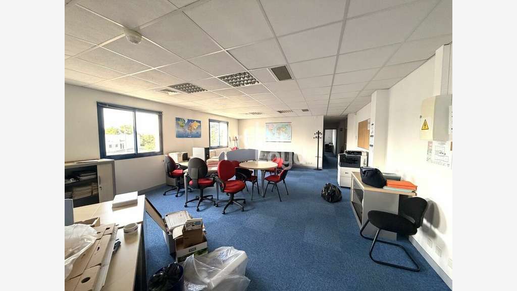 JAUNAY CLAN - BUREAUX à louer