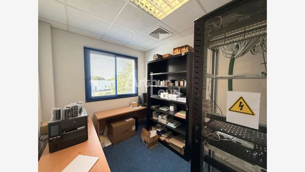 JAUNAY CLAN - BUREAUX à louer