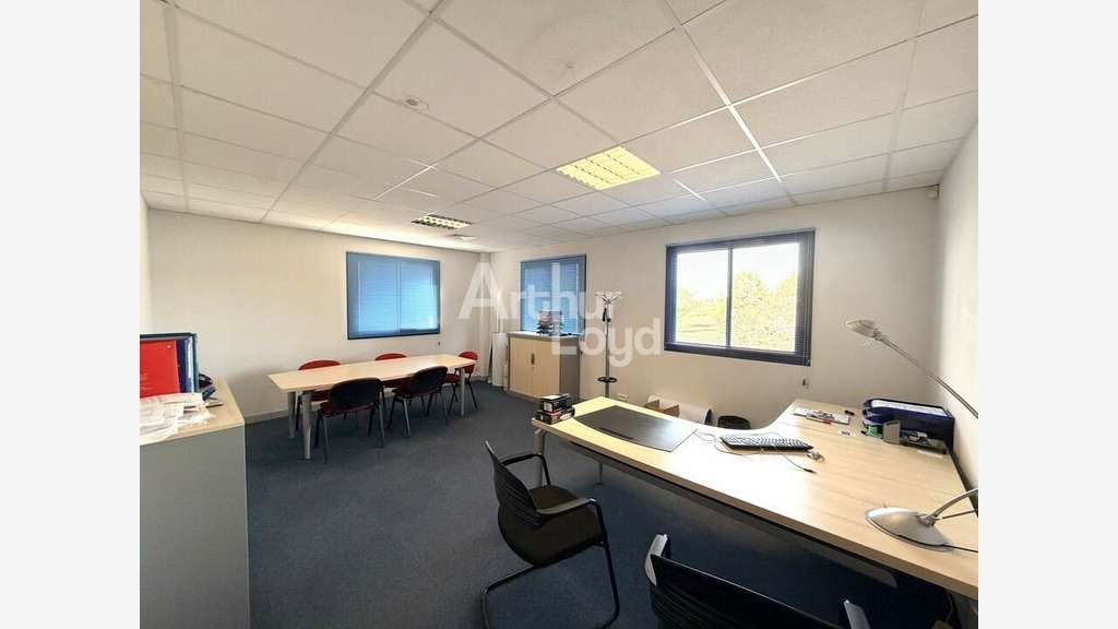 JAUNAY CLAN - BUREAUX à louer