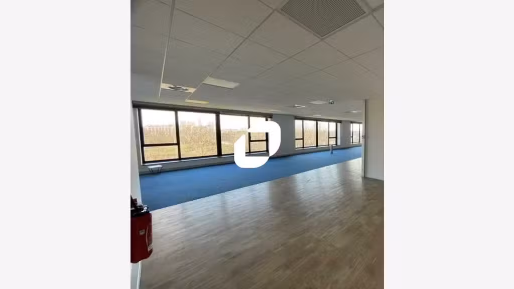 A louer Bureaux 1528m² Jossigny