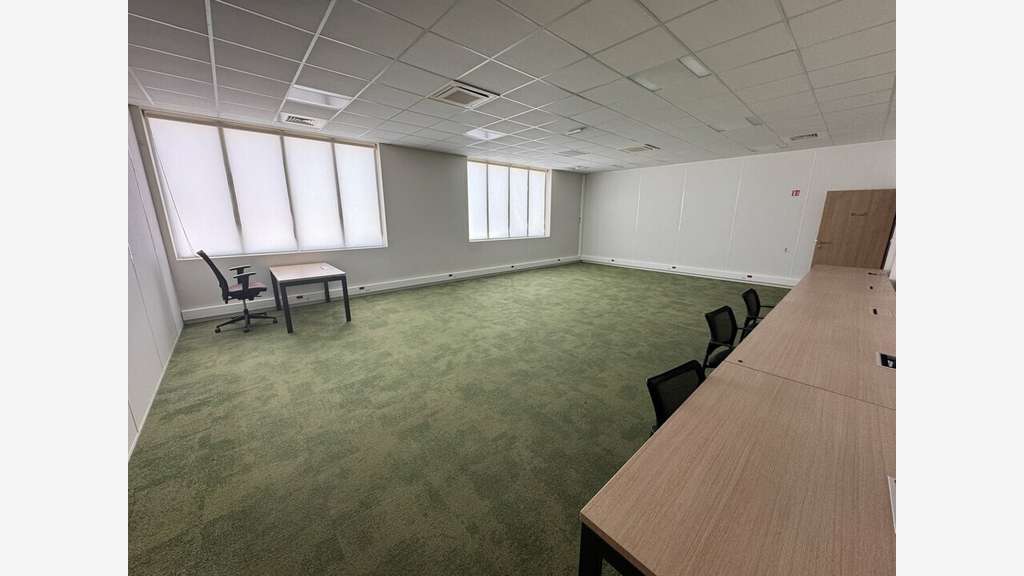 L'ISLE D'ESPAGNAC - BUREAUX à louer