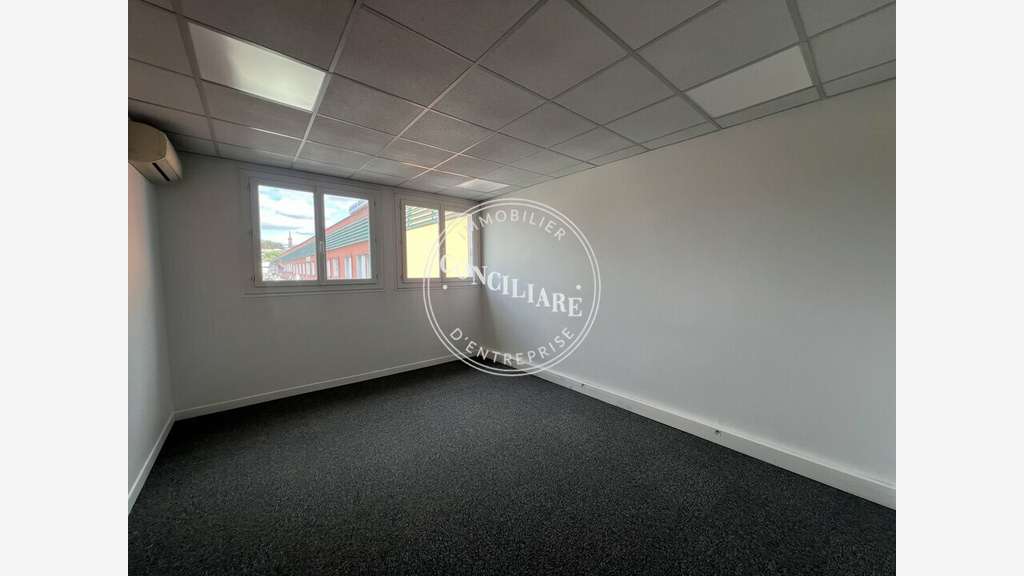 A louer bureaux 85m² centre Saint Caprais l'Union