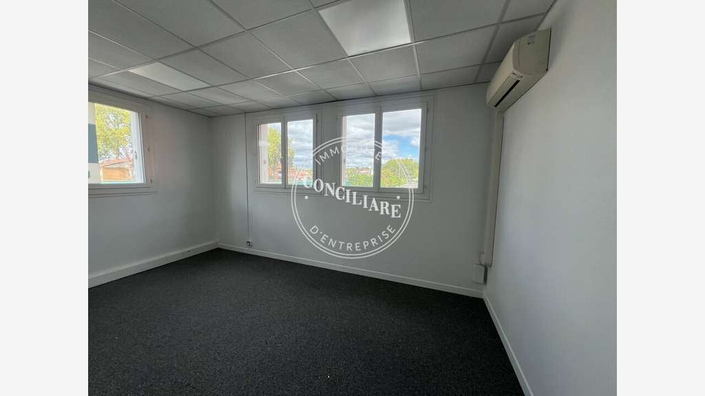 A louer bureaux 85m² centre Saint Caprais l'Union