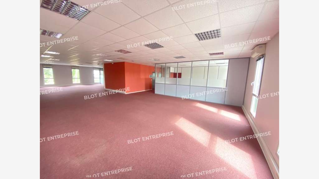 A LOUER - BATIMENT INDEPENDANT - 789 m² - LA 