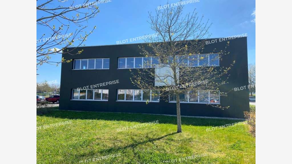 A LOUER - BATIMENT INDEPENDANT - 789 m² - LA 