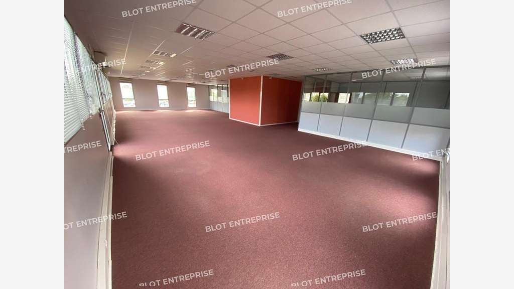 A LOUER - BATIMENT INDEPENDANT - 789 m² - LA 
