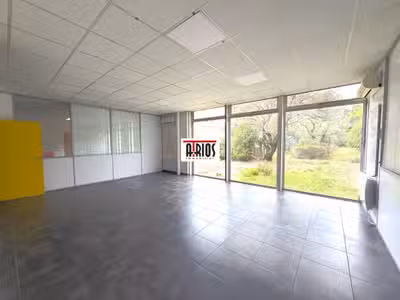 A louer bureaux 404m² sur 2 niveaux zi de la Garde