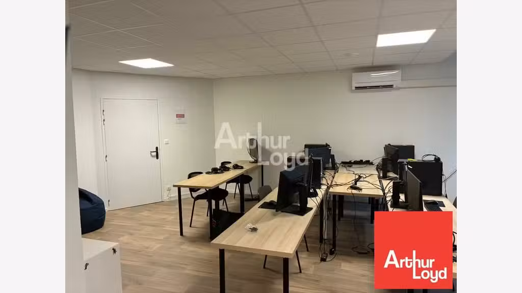 LA ROCHE-SUR-YON  BUREAUX À LA LOCATION - 80M²