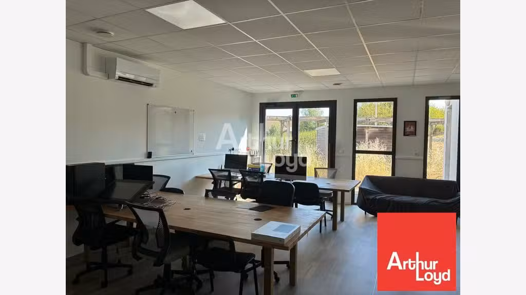 LA ROCHE-SUR-YON  BUREAUX À LA LOCATION - 80M²