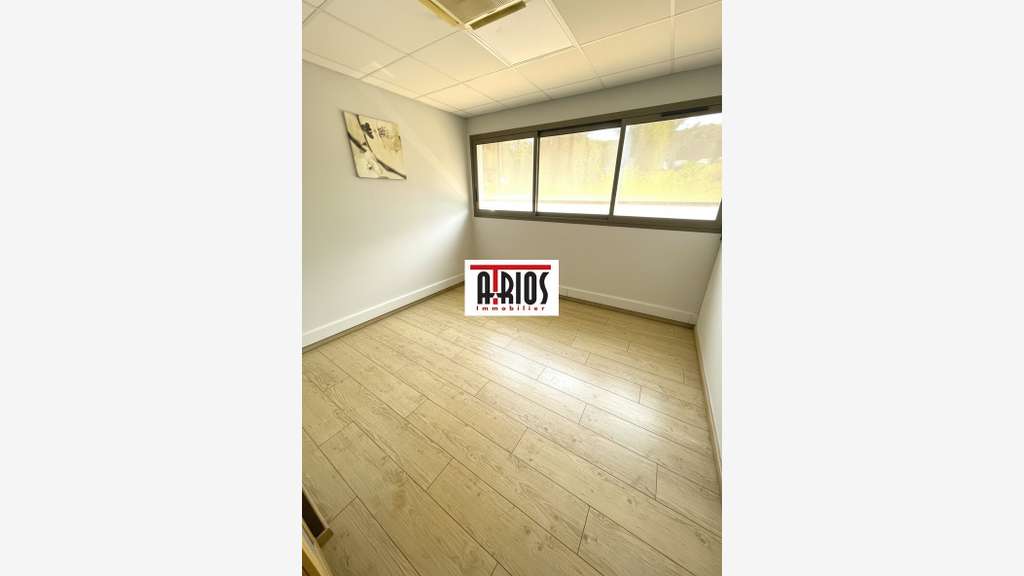 BUREAUX DE 99m²
