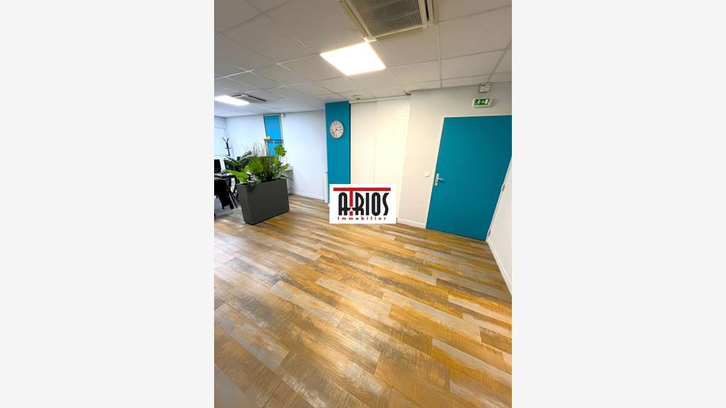 BUREAUX DE 99m²