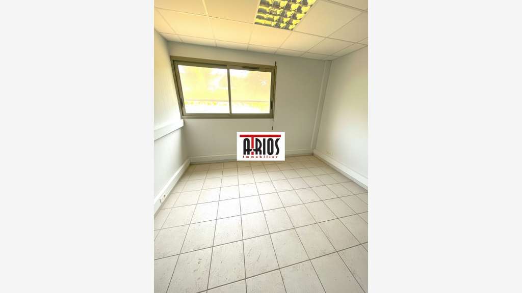 BUREAUX DE 99m²