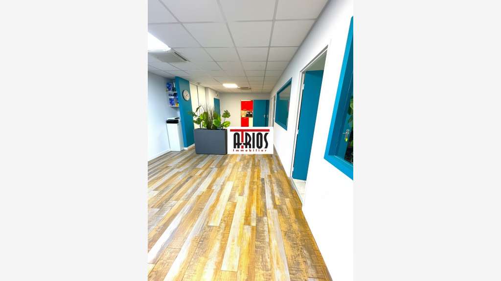 BUREAUX DE 99m²