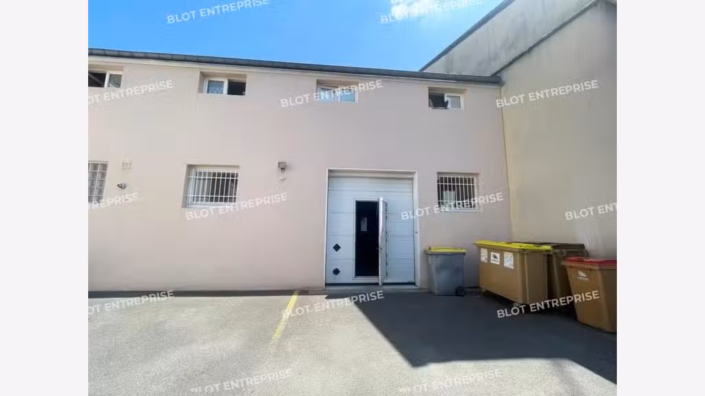 A louer cellule commerciale de 157m² à Lamballe