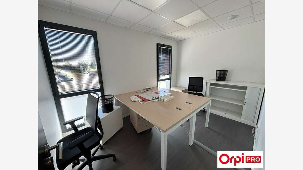 À LOUER  BUREAUX DE 154 m²  LAMBALLE RN12