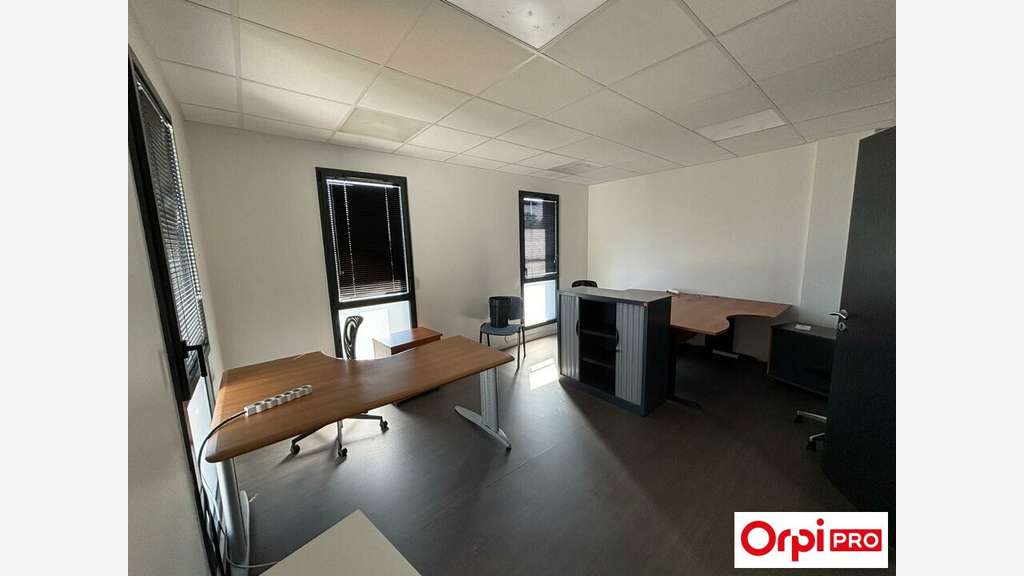 À LOUER  BUREAUX DE 154 m²  LAMBALLE RN12