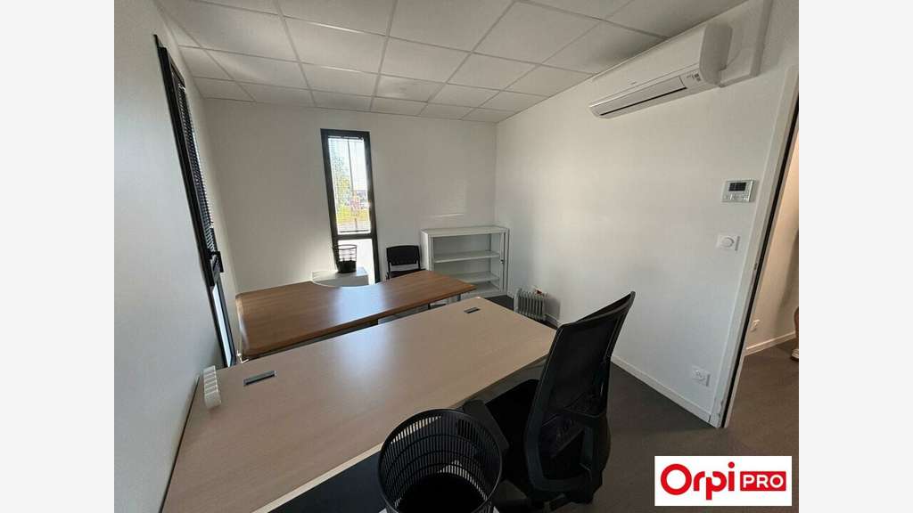 À LOUER  BUREAUX DE 154 m²  LAMBALLE RN12