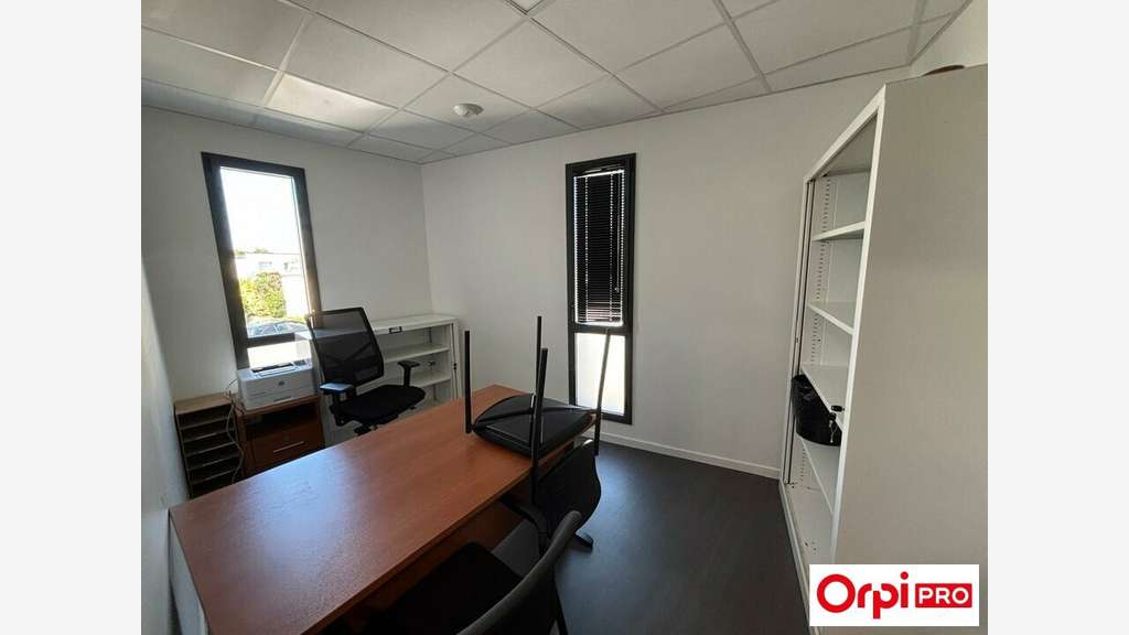 À LOUER  BUREAUX DE 154 m²  LAMBALLE RN12