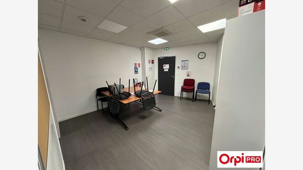 À LOUER  BUREAUX DE 154 m²  LAMBALLE RN12