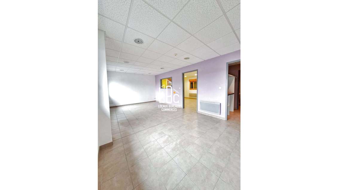 A louer bureaux 66m² Parc de la Forêt  au Bignon