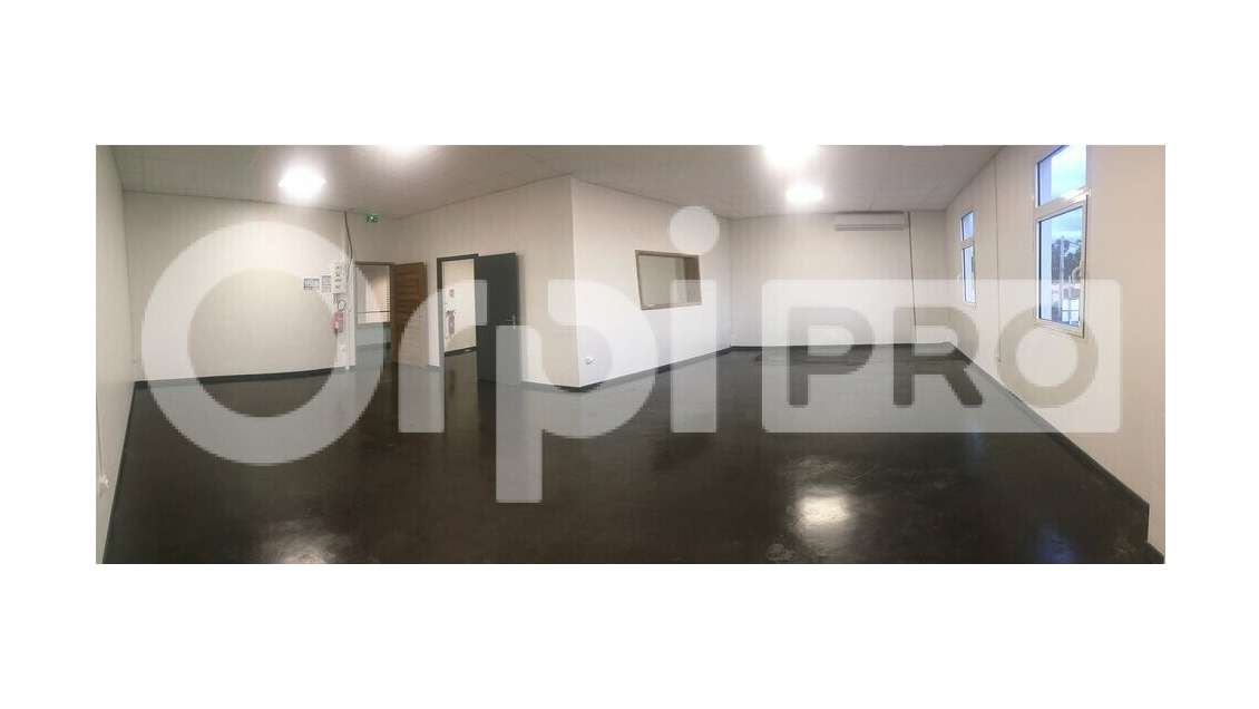 Bureau à louer en galerie marchande au Lamentin