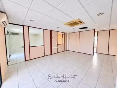 A louer local professionnel 222m² Le Lamentin