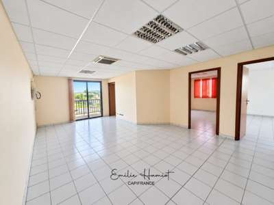 À Louer - Local professionnel 222m² - Lamentin - P
