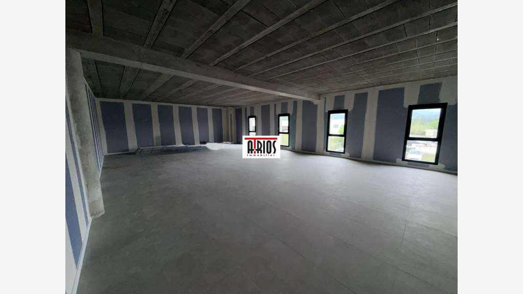 A louer bureau de 69m² neuf au Pradet axe passant