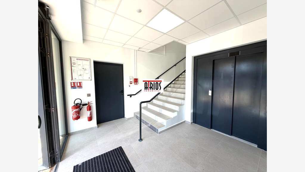 A louer bureau de 69m² neuf au Pradet axe passant