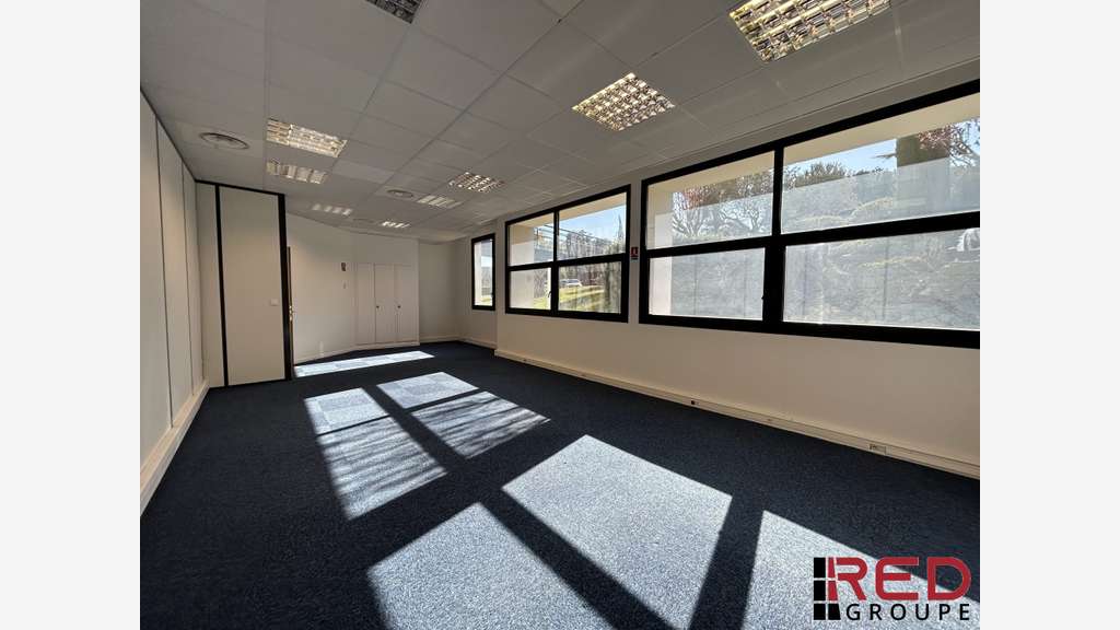 Bureau 52m² RDJ à louer à à la Duranne basse