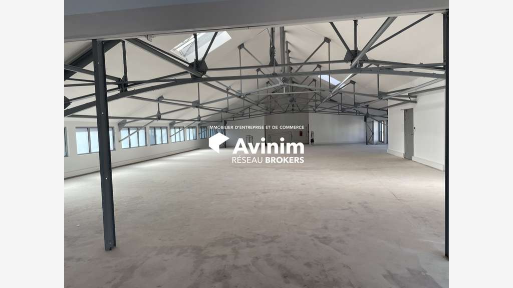 A LOUER - Bureaux de 450.00 m² - Les 