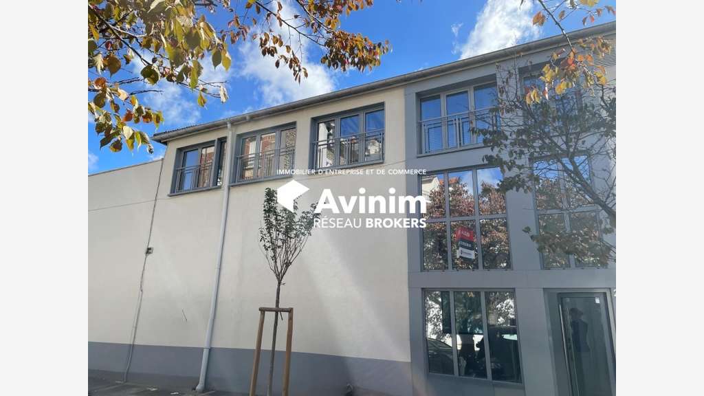 A LOUER - Bureaux de 450.00 m² - Les 